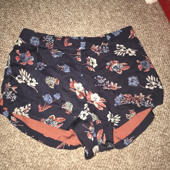 UO Kimchi Blue flirty ruffle hem floral print shorts - Picture 6 of 8